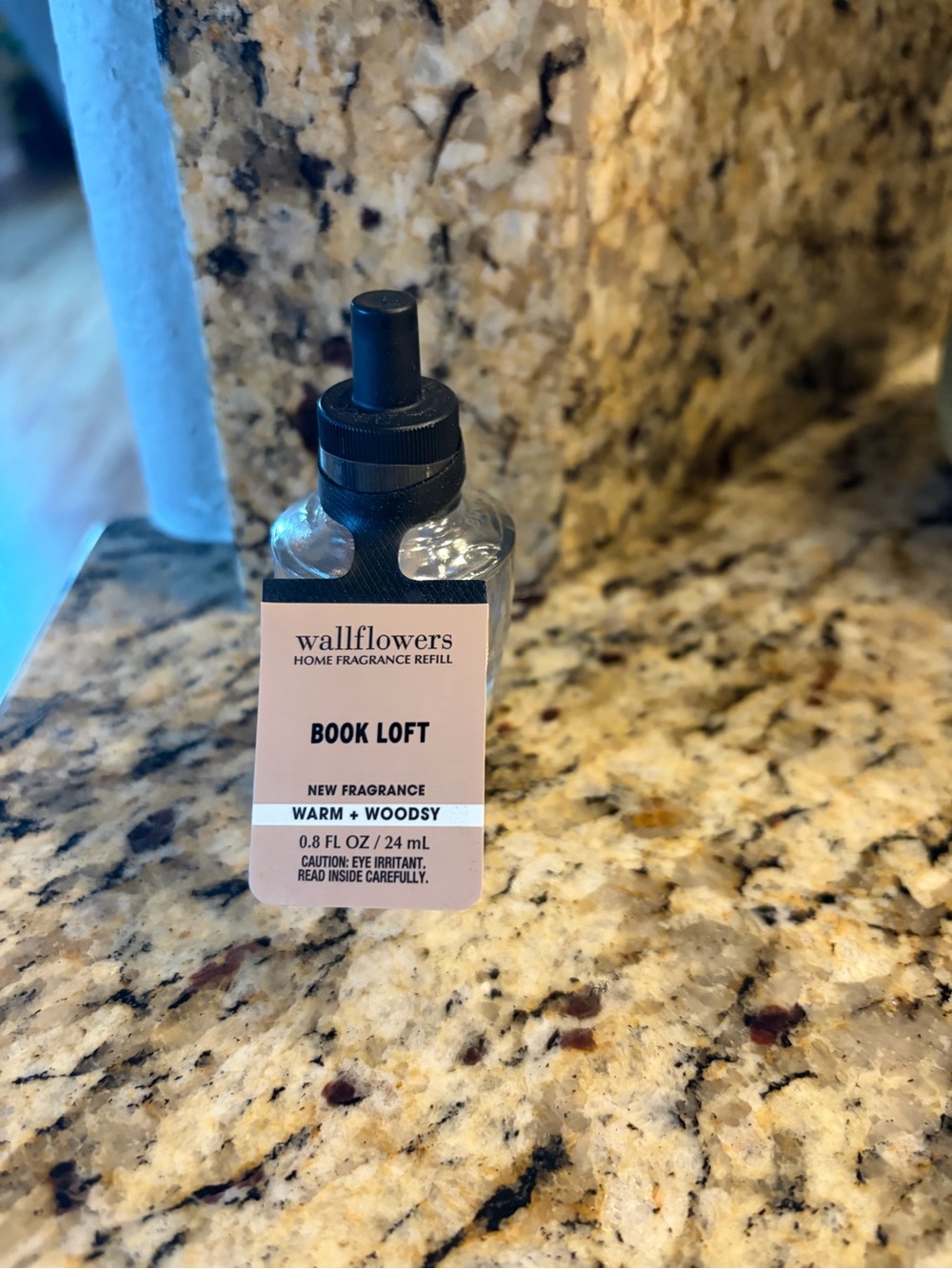 Bath and body works book loft wallflower plug